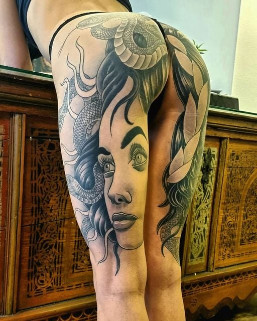Különböző stílusú tetoválás a Pinker Tattoo galériából